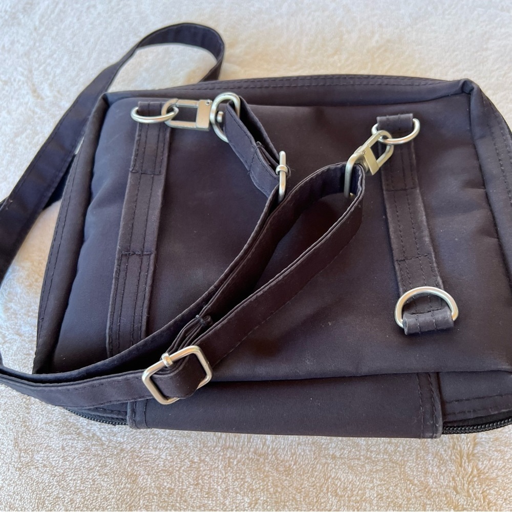 Baggallini Black 4 WAY CONVERTIBLE Fanny Pack Adjustable Strap Crossbody Bag - Picture 7 of 15